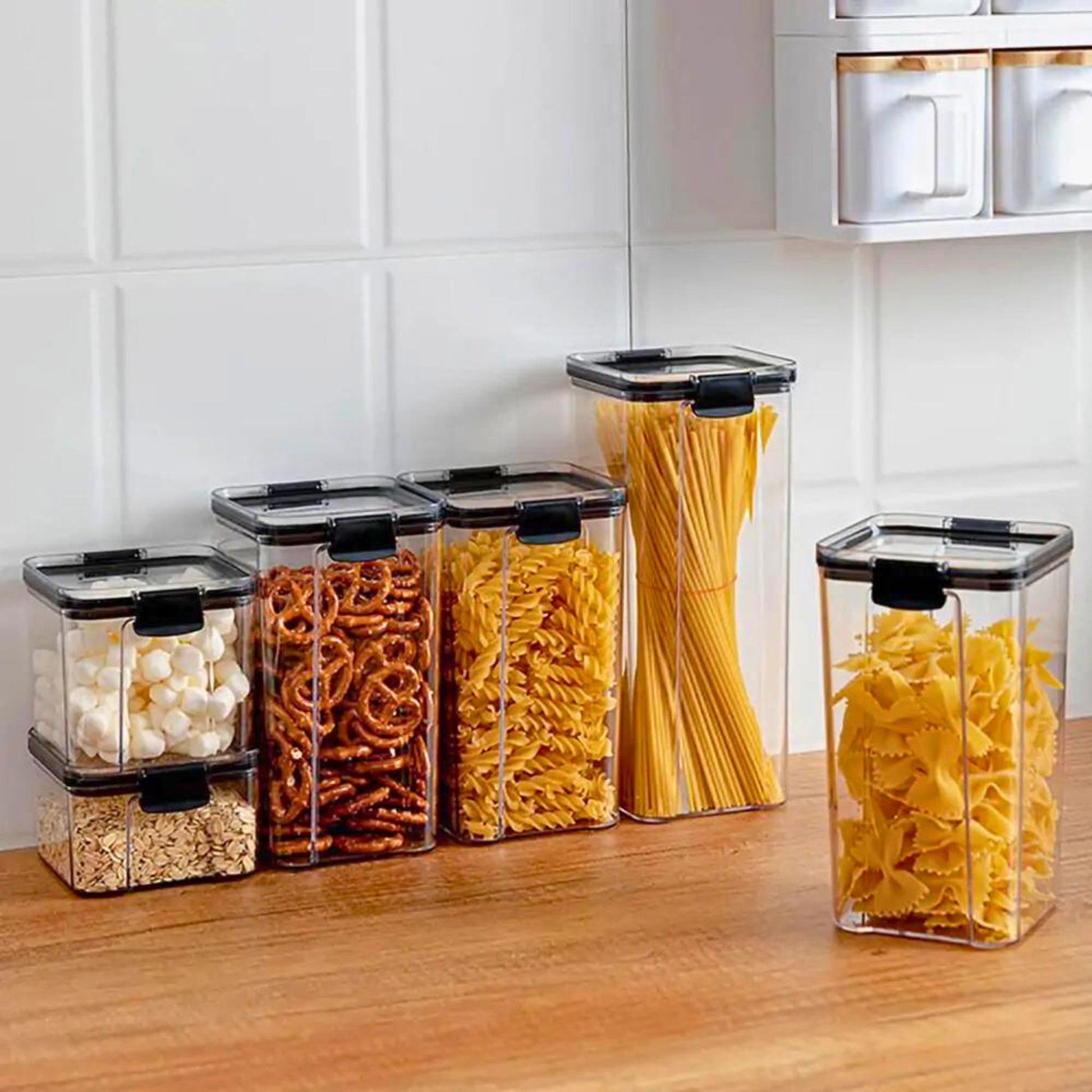 Multiple sizes of food storage container 